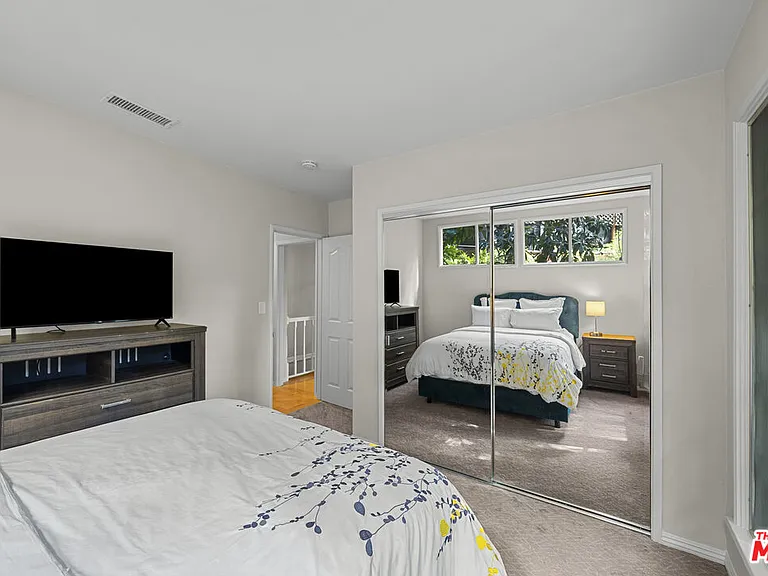 2377 N Beverly Glen Blvd — Photo 16