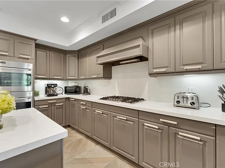 277 S Spalding Dr #201 — Photo 15