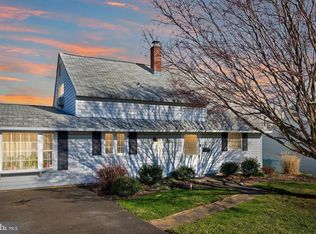 26 Apricot Ln, Levittown, PA