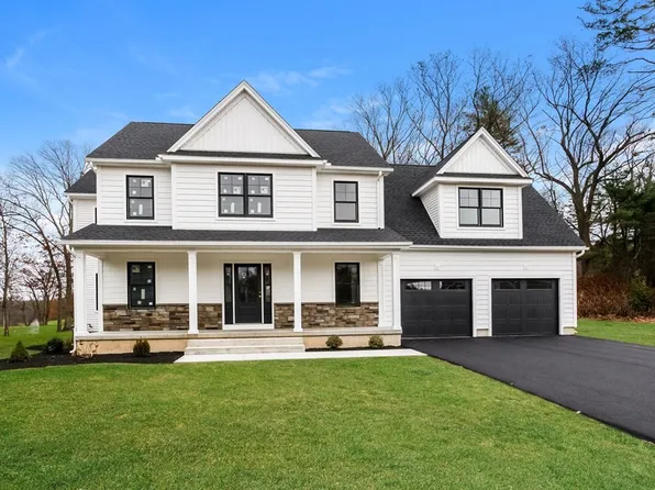 15 Fairway Ln, East Longmeadow, MA 01028