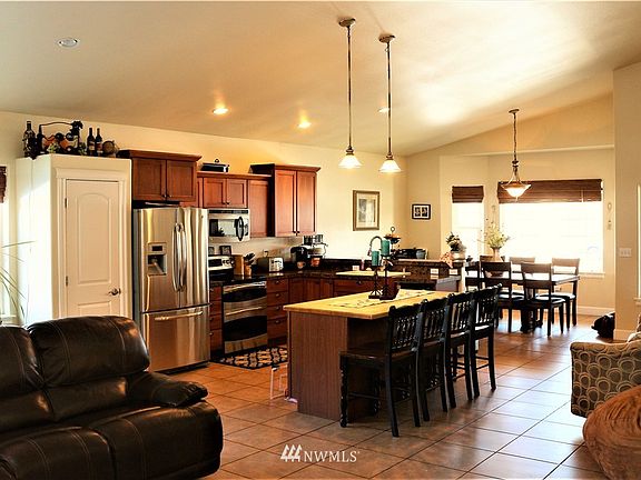 4th image of 19296 Quail Way NW