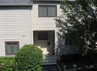 34 Timber Rdg, Mount Kisco, NY 10549