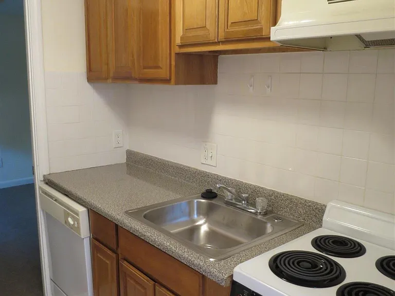 80 Highland Ave — Photo 9