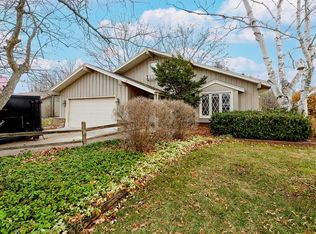 W220N2786 Maplewood Ln, Waukesha, WI 53186