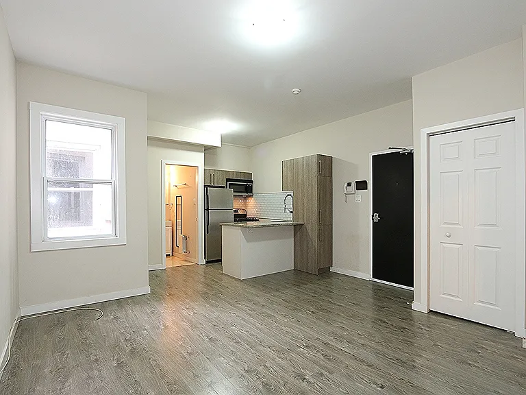 174 Clarence St — Photo 7