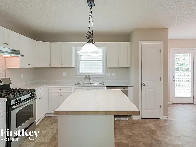 174 Somerset Ln — Photo 8