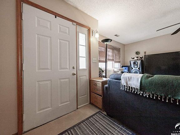 1612 E 21st Lawrence, KS listing photo #3