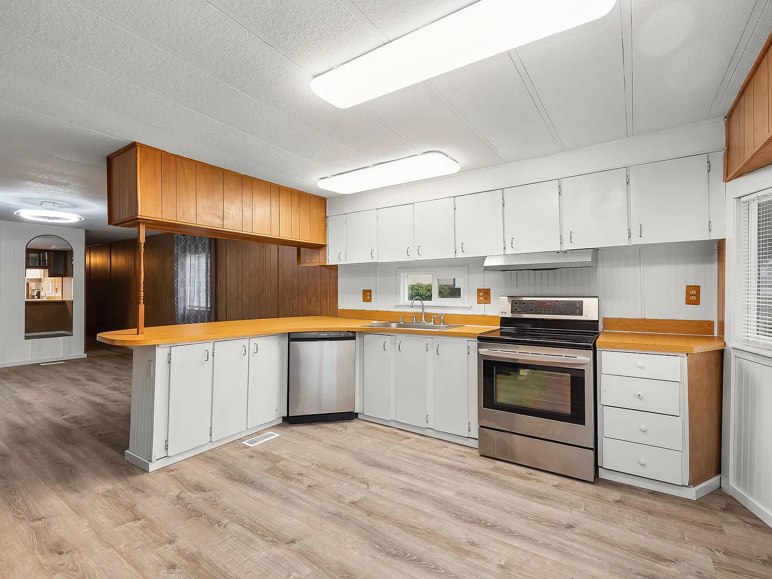 3 bed, 1.5 bath, 1000 sqft, $1,700 — Photo 2