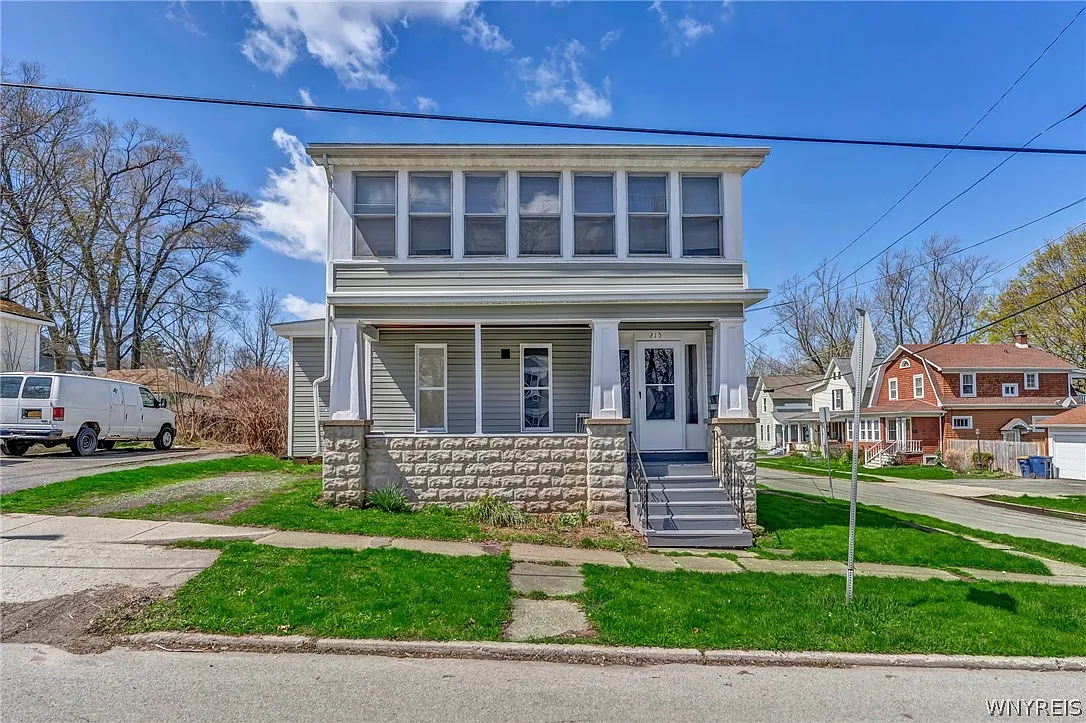 215 Erie St photo 1