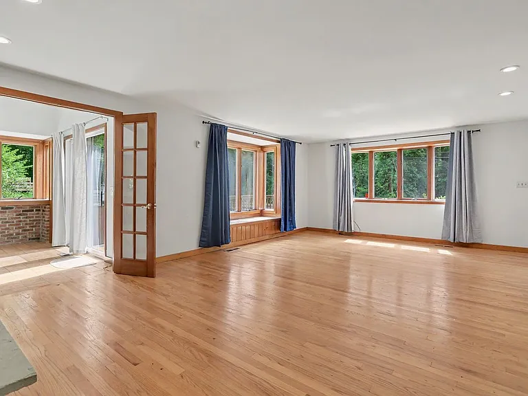 52 Stanley Rd — Photo 9