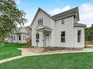 805 E Cook St, Portage, WI 53901