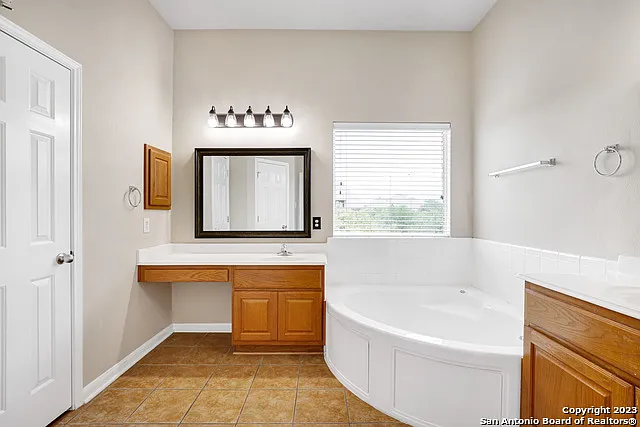 12943 Palatine Hl — Photo 18