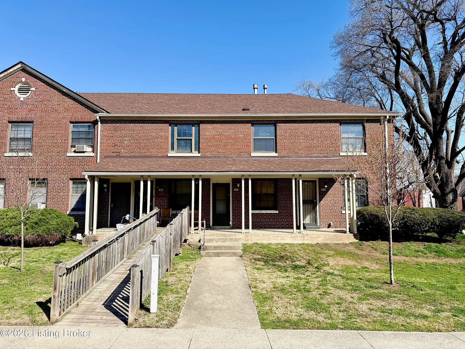 2 bed, 1.5 bath, 891 sqft, $995 — Photo 1