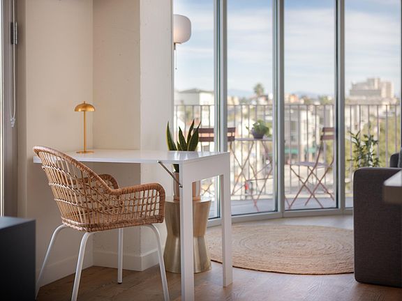 3rd image of 901 W Washington St #305
