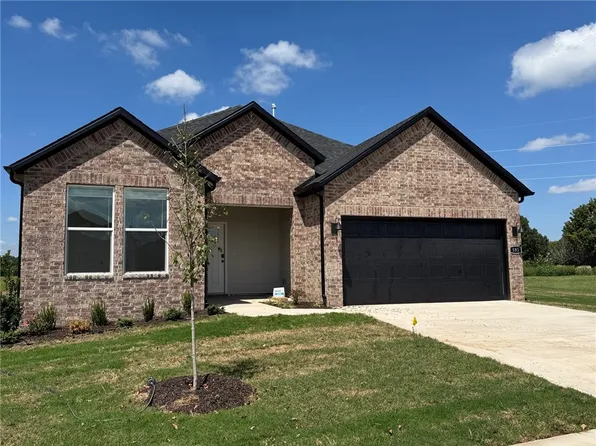 593 W Canada Dr, Farmington, AR 72730
