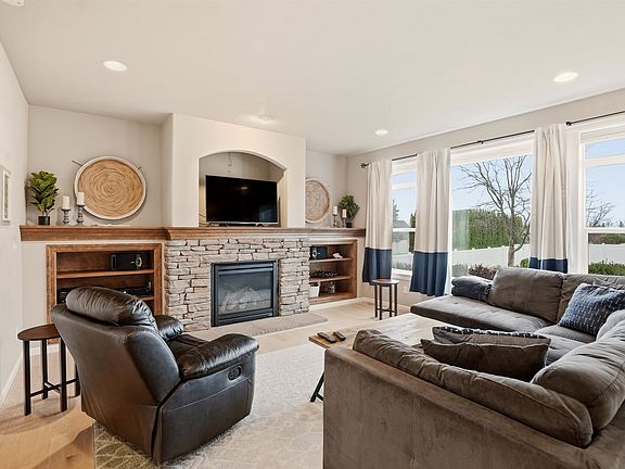 5th image of 17218 E Rosemont Ln