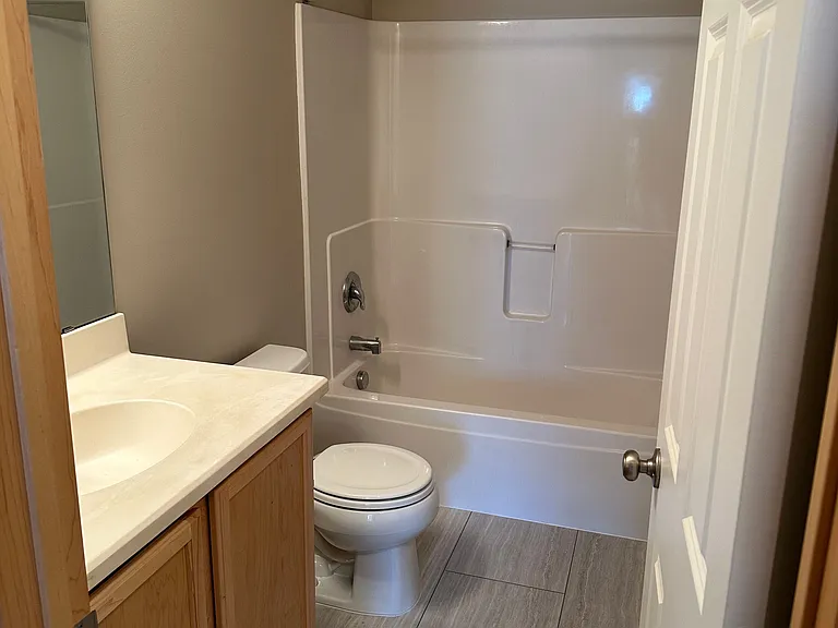2437 121st Cir NE #D — Photo 11