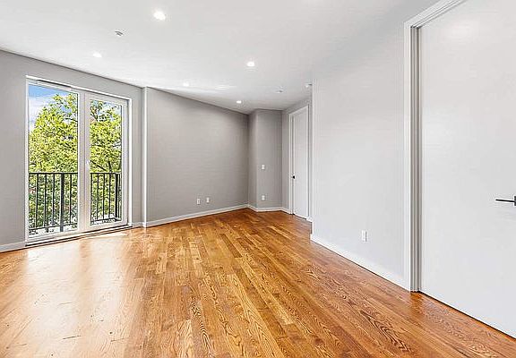 3rd image of 13 Garden St APT 2A