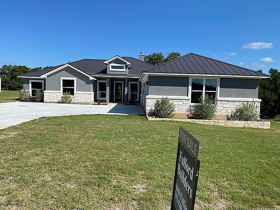 4th image of 812 Bluffwater Way