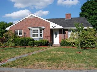 90 Pentucket Ave, Lowell, MA 01852