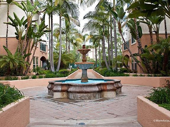 3rd image of 640 Camino De La Reina APT 1102