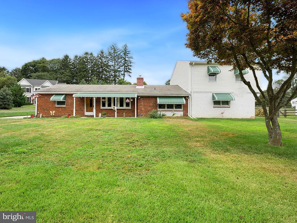 1st image of 7 Garden Cir