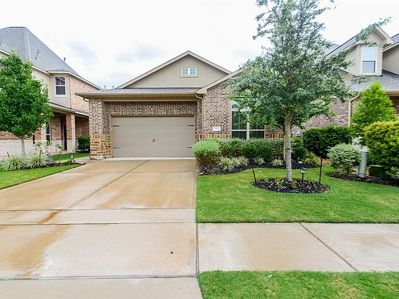 3rd image of 17931 Pecan Bayou Ln