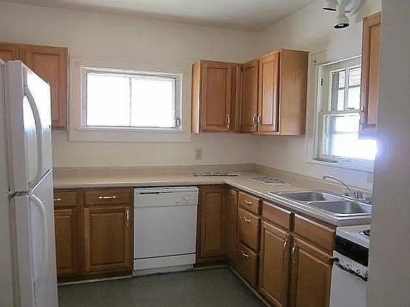 5th image of 759 Berkley Rd