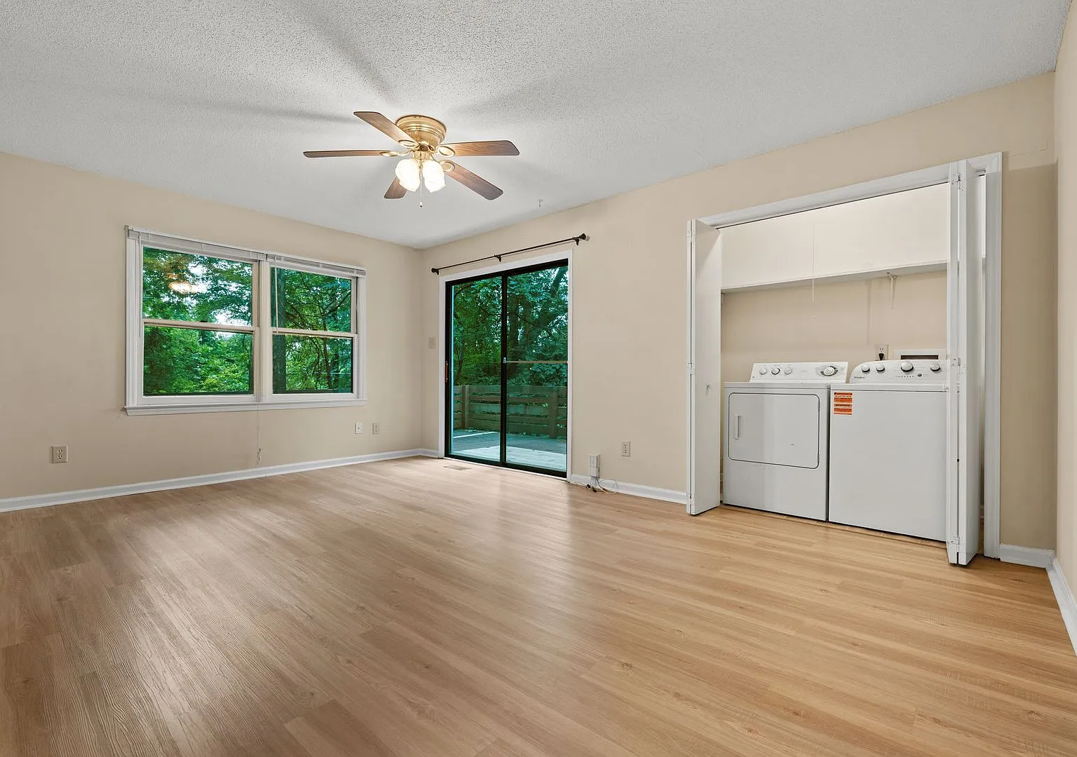 Two Bedroom Townhome with Private Wraparound Deck in Carrboro! — Photo 3