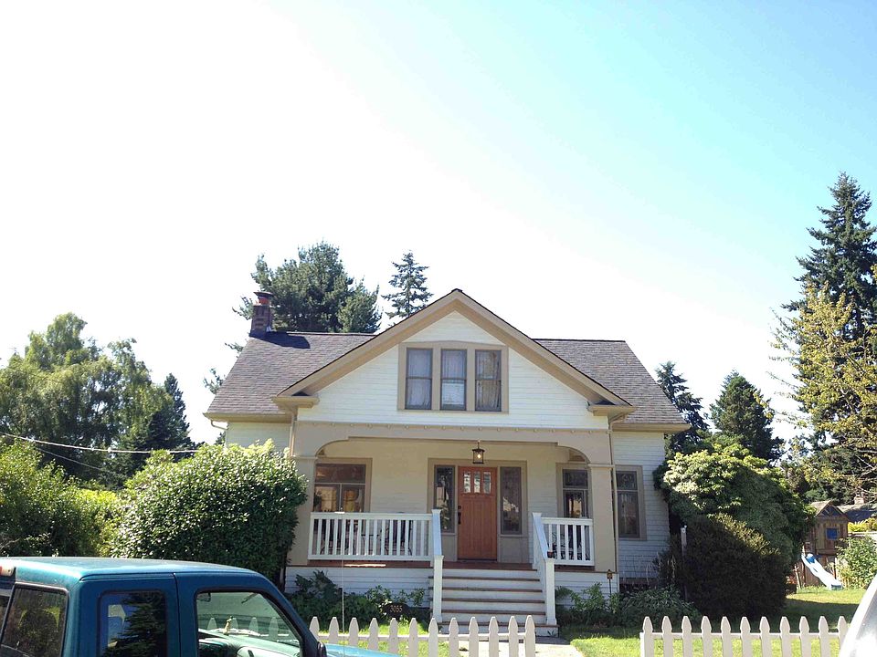 2nd image of 3055 NE 89th St