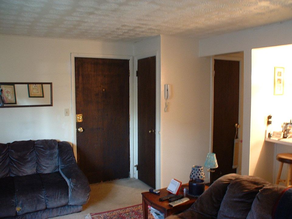 2nd image of 296 E 17th Ave
