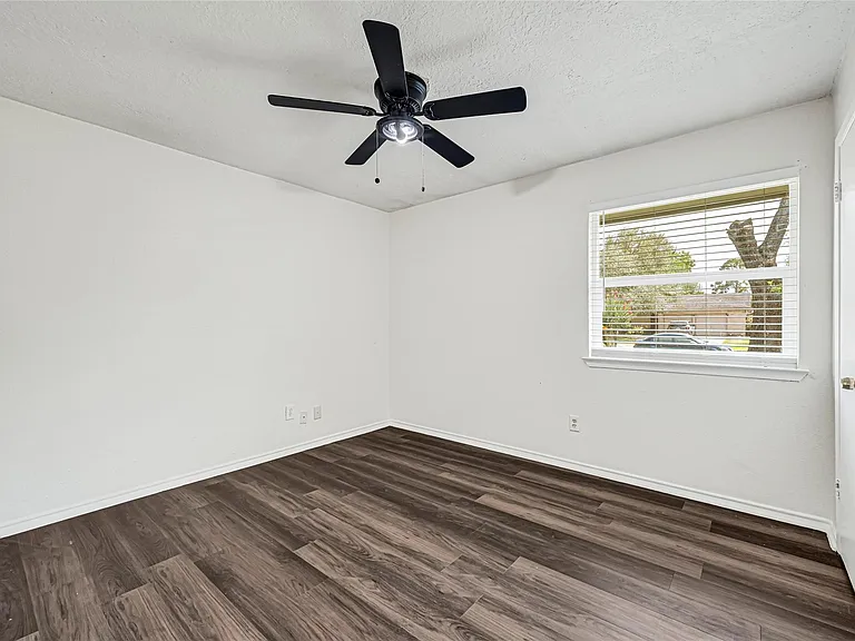 7742 Whidbey Island Dr — Photo 16