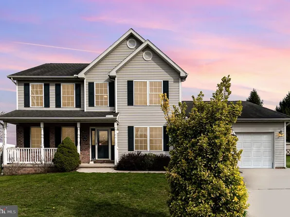 25 Wheaton Dr, Littlestown, PA 17340