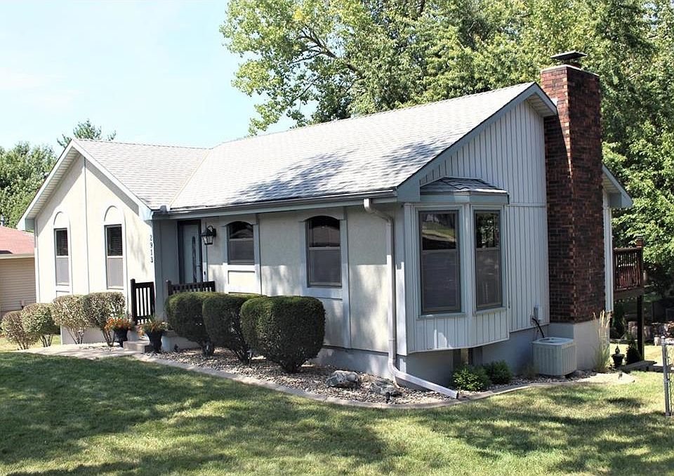 Front Elevation with view of Bay Window & Back Deck
