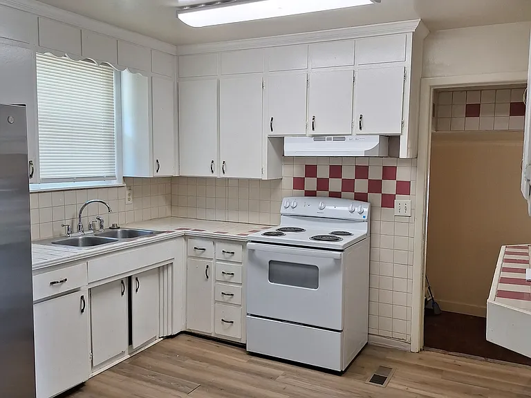 3230 Spears Rd — Photo 3