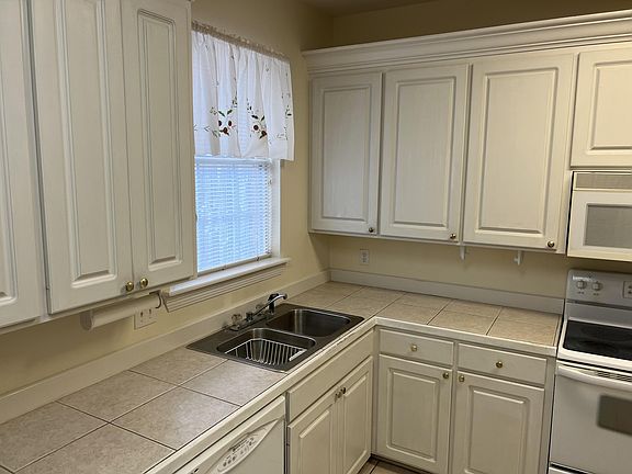 4th image of 121 Willow Brook Dr