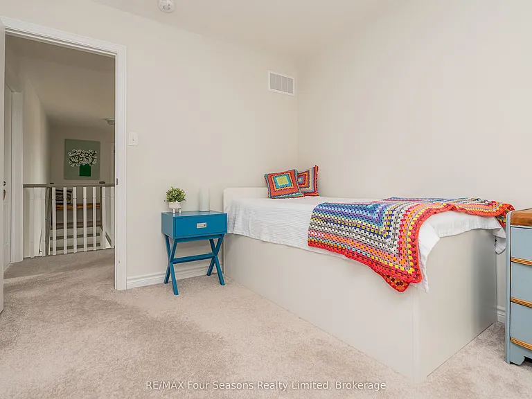 40 Kirby Ave — Photo 20