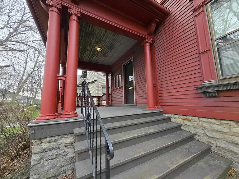 11 Birch Cres — Photo 2