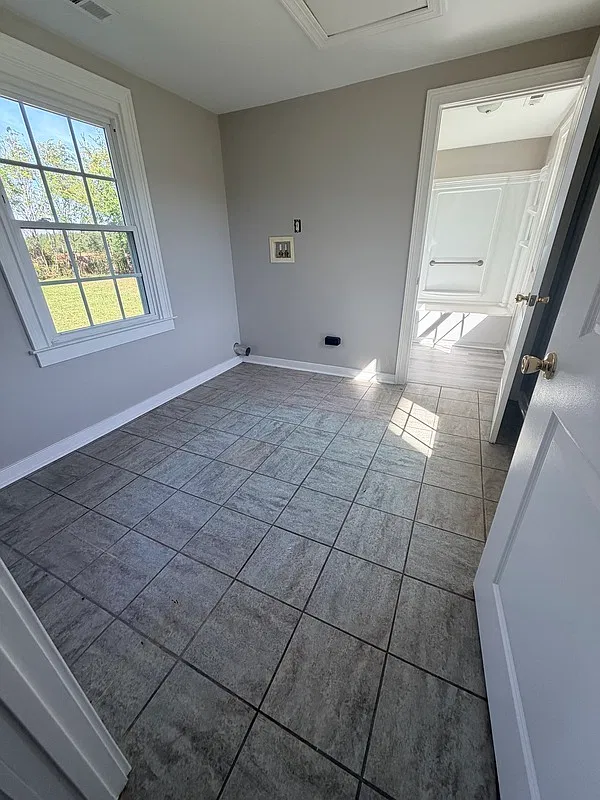 3 bed, 2.0 bath, 2203 sqft, $2,195 — Photo 4