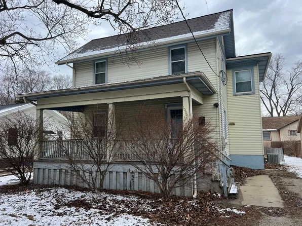 1004 Hovey Ave, Normal, IL 61761