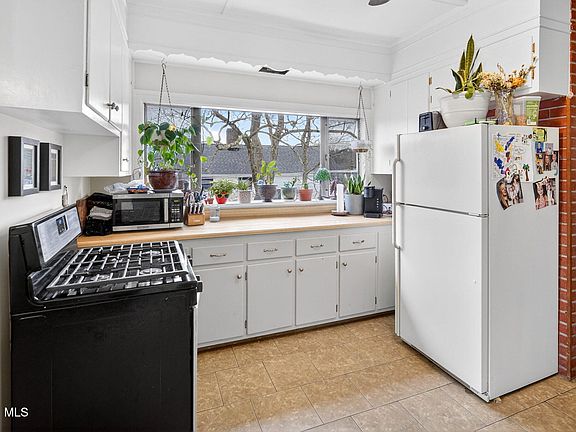 4th image of 320 Spring Avenue