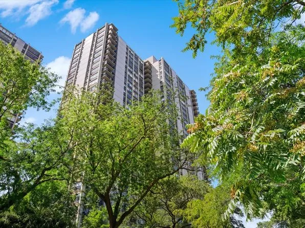 1360 N Sandburg Ter, Chicago, IL