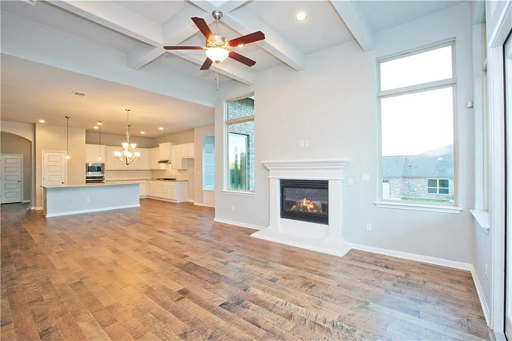 3 bed, 2.0 bath, 2211 sqft, $2,650 — Photo 1