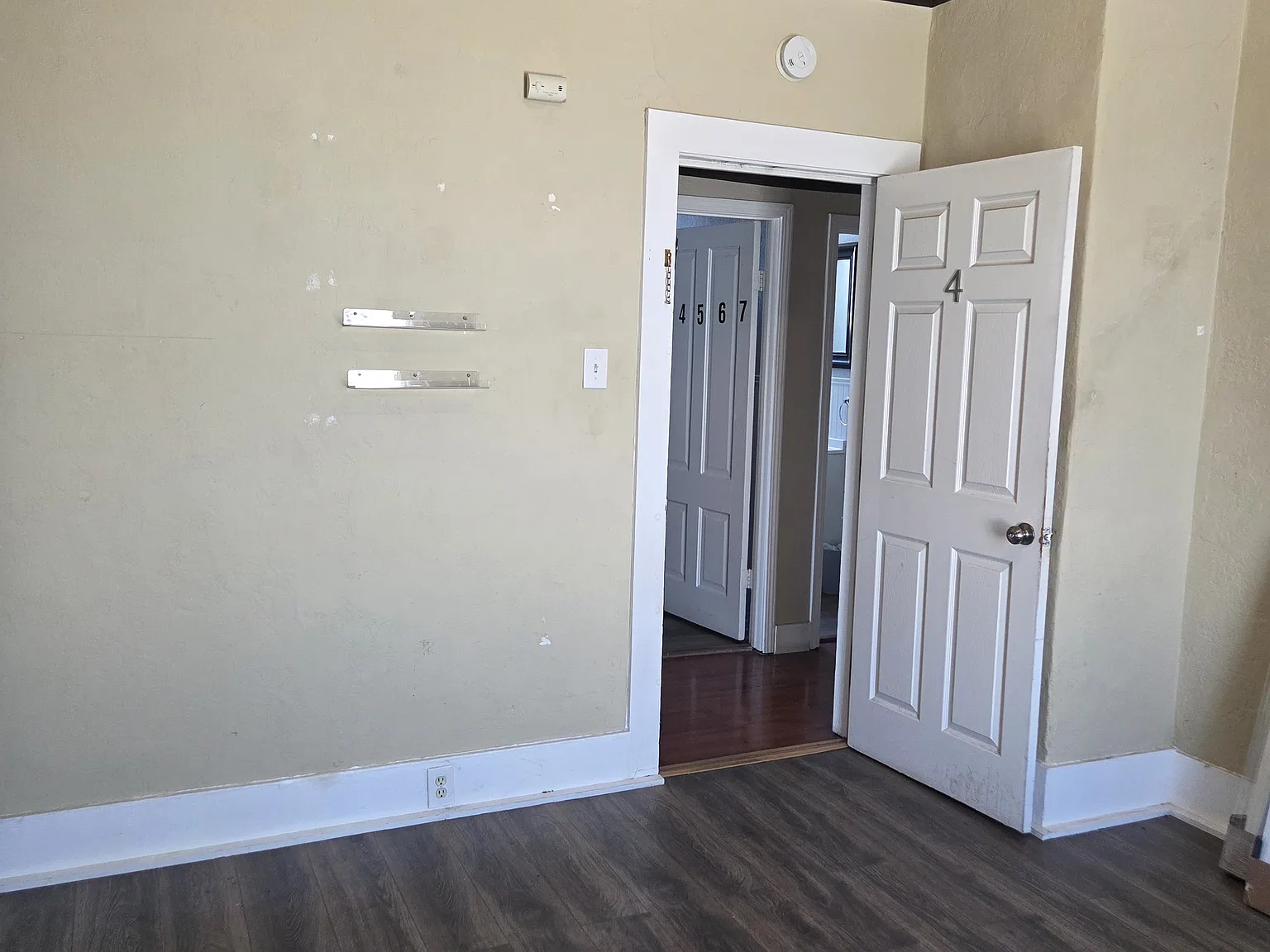 1 bed, 4500 sqft, $1,500 — Photo 3