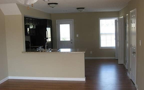 4th image of 830 Professional Park Dr