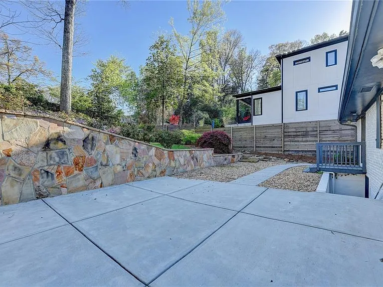 1227 Sheridan Rd NE — Photo 22