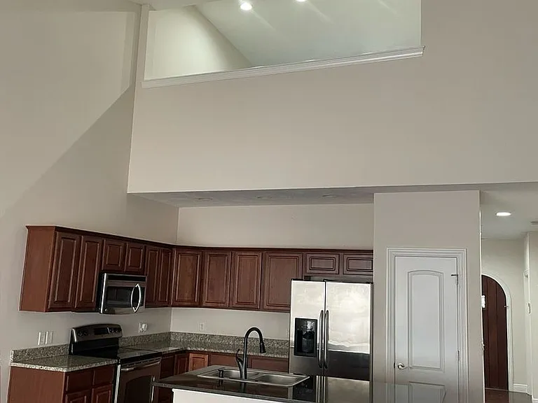 123 N Tuscany Dr — Photo 3