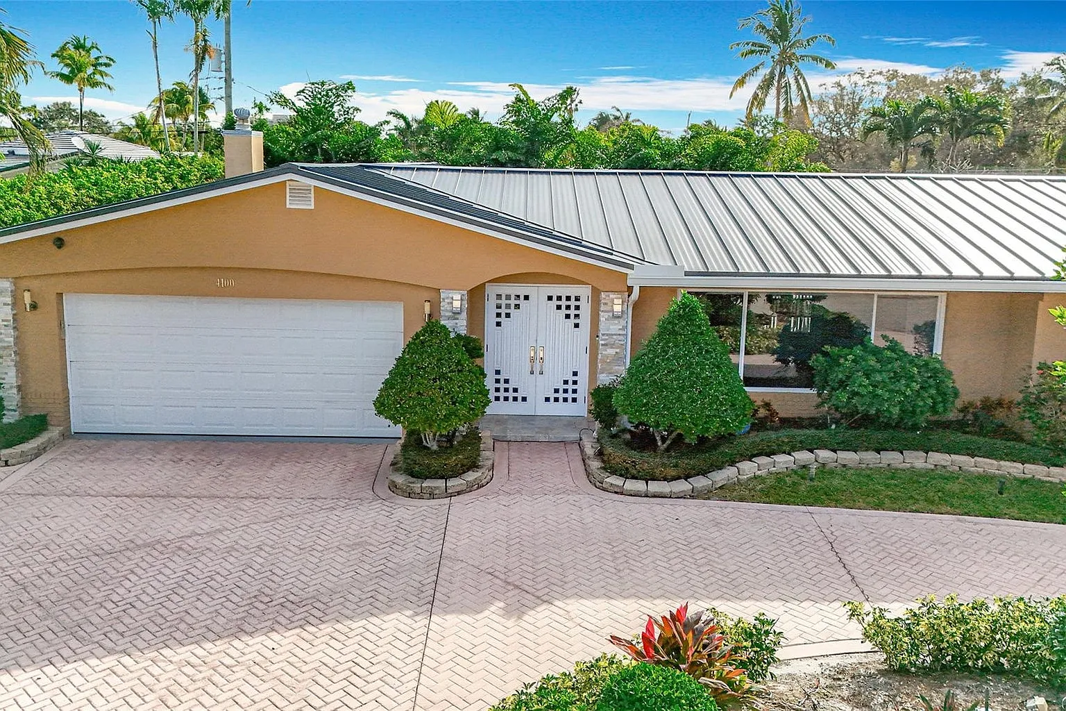 4 bed, 3.0 bath, 2273 sqft, $6,000 — Photo 1