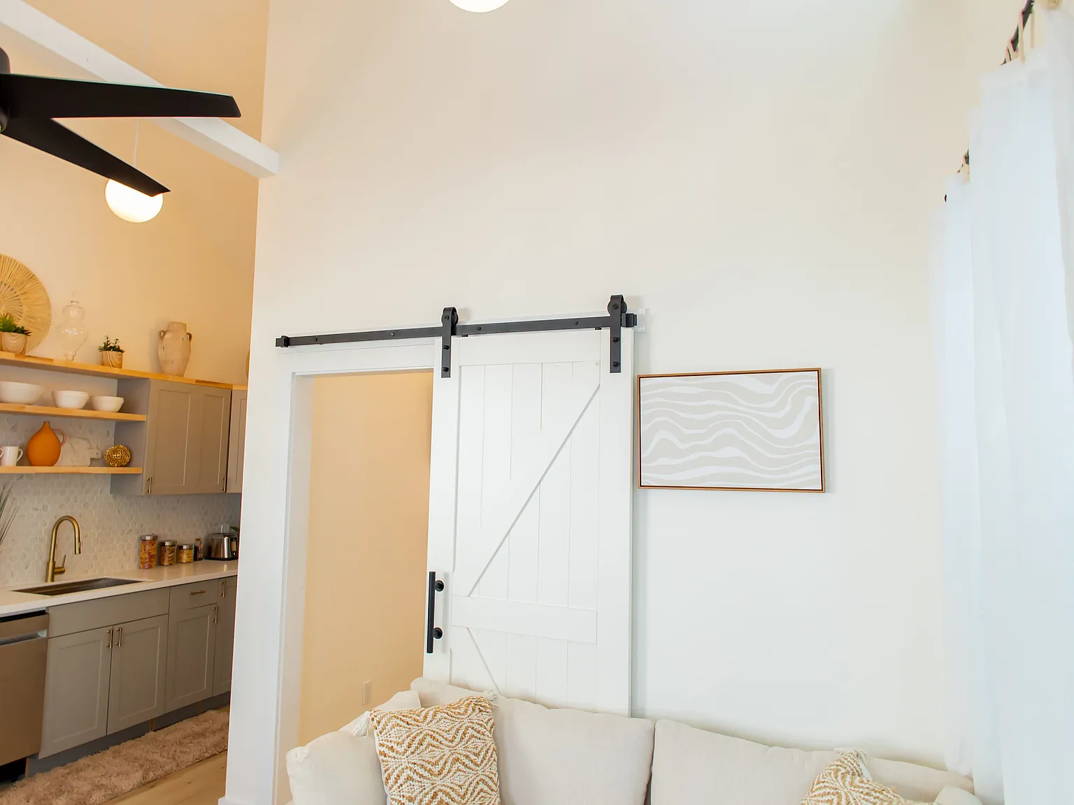 1 bed, 450 sqft, $3,100 — Photo 3