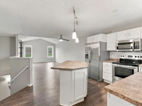 10515 64th Ln NE, Albertville, MN 55301